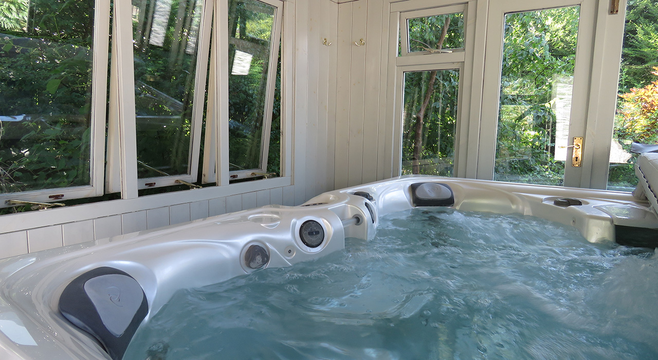 holiday cottages wales hot tub
