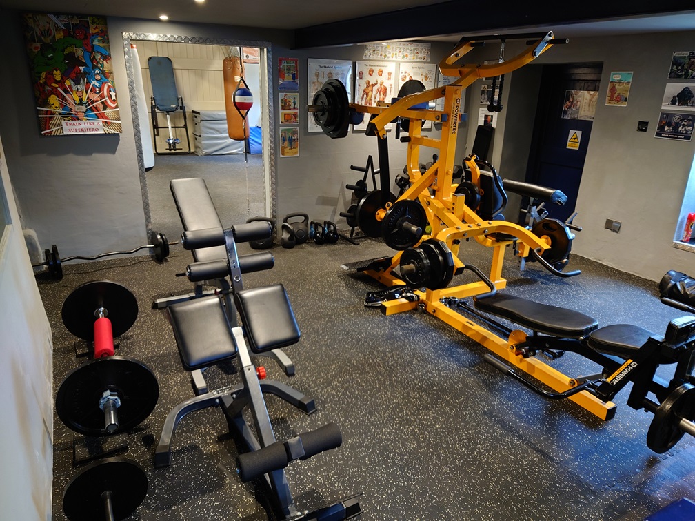 Blaeanfforest gym, cottages with hot tubs wales